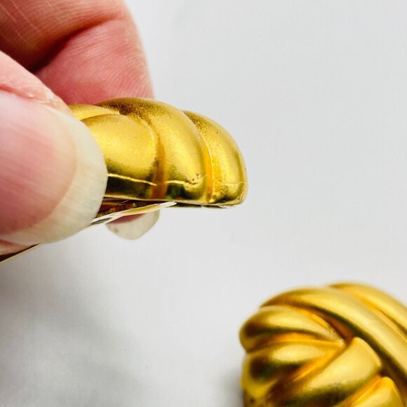 MADE IN USA Knot Earrings Clip On Gold Tone Classic Career Workwear - Picture 13 of 13